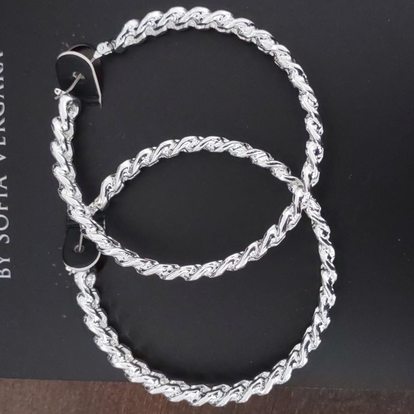 Earrings - Picture 2 of 4